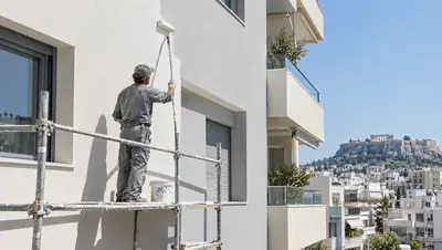 Βάψιμο εξωτερικής όψης από σκαλωσιά