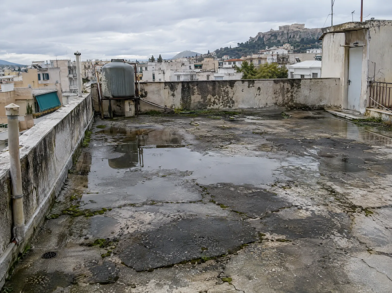 Ταράτσα πριν και μετά τη στεγανοποίηση — πριν